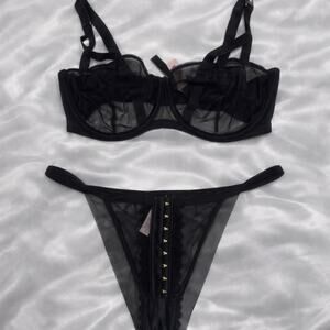 Victoria’s Secret Very Sexy Black Strappy Unlined Balconette Bra 36DD+Panty NWT